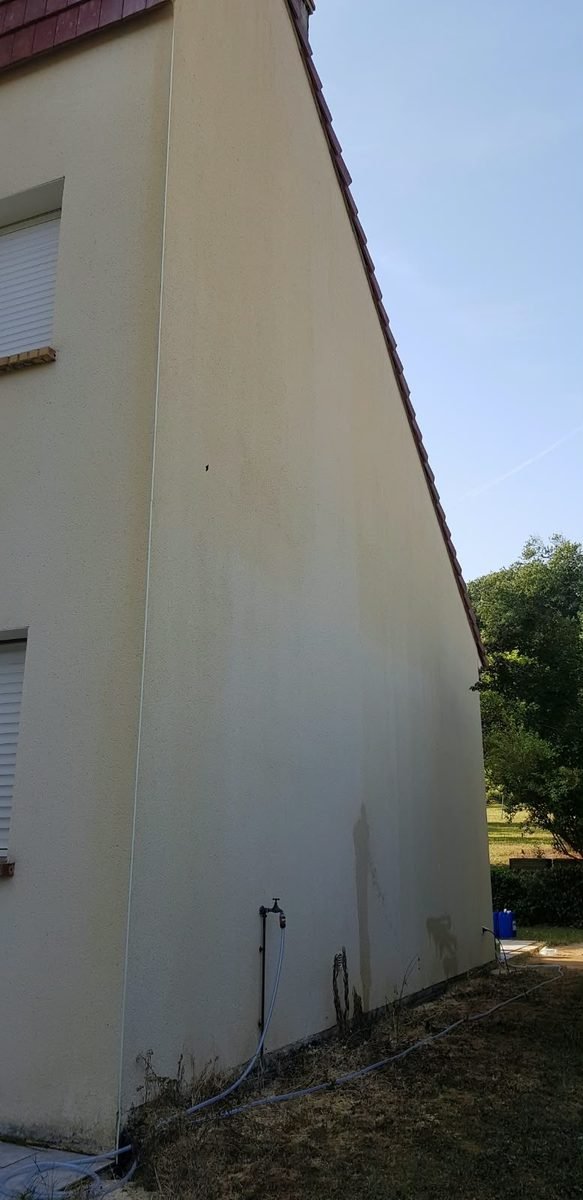 Le même pignon après nettoyage, enduit uniforme